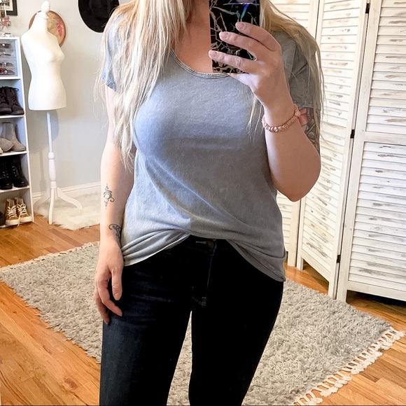 LULAROE | The Classic T Short Sleeve Acid Wash Shirt Blue - Picture 2 of 7